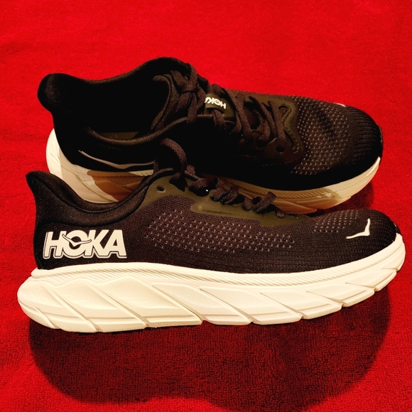 Hoka Shoes - SOLD!! NEW HOKA Women's Arahi 7 BWHT Black Size 7.5